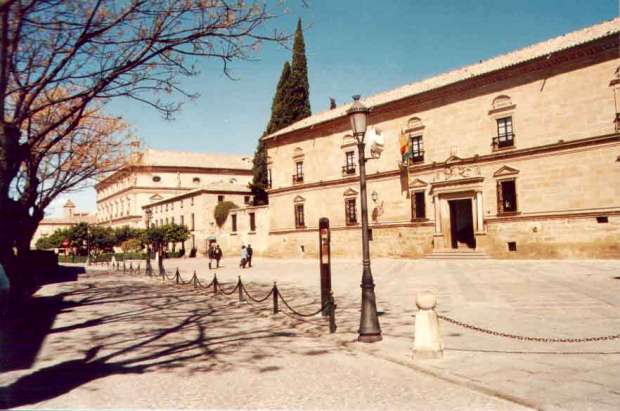 PLAZA VAZQUEZ DE MOLINA Y ADYACENTES